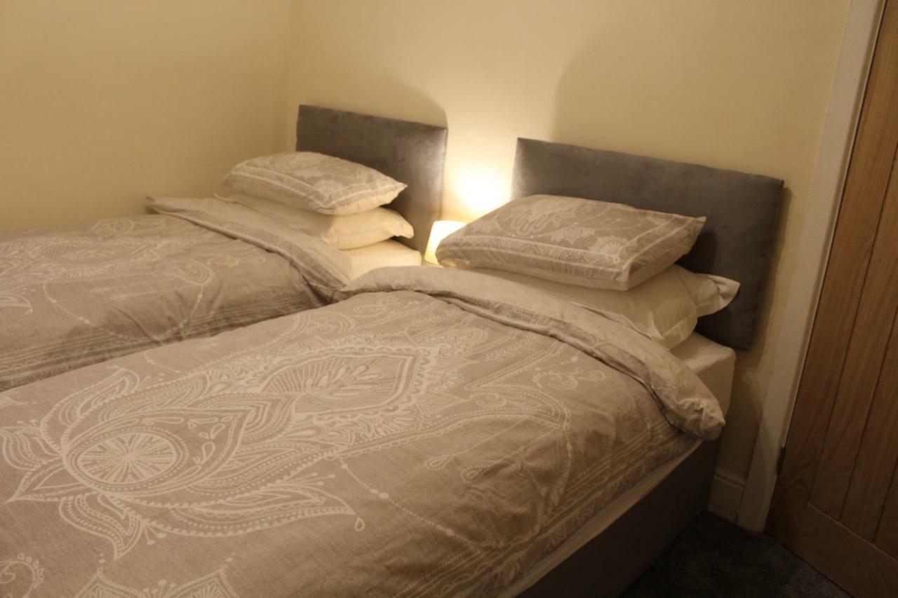 Van Apartments Caerphilly Bagian luar foto