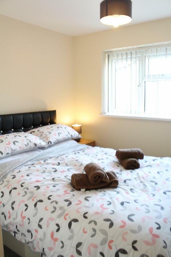 Van Apartments Caerphilly Bagian luar foto